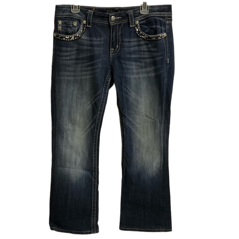 waist is 36” Not 30”. Has been hemmed to a 29 length. Easy boot cut.